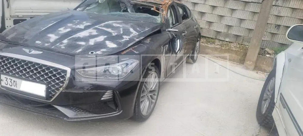 Photo 2 of 18: 2018 Genesis G70, VIN KMTG341ABKU028586 — Korean insurance auction