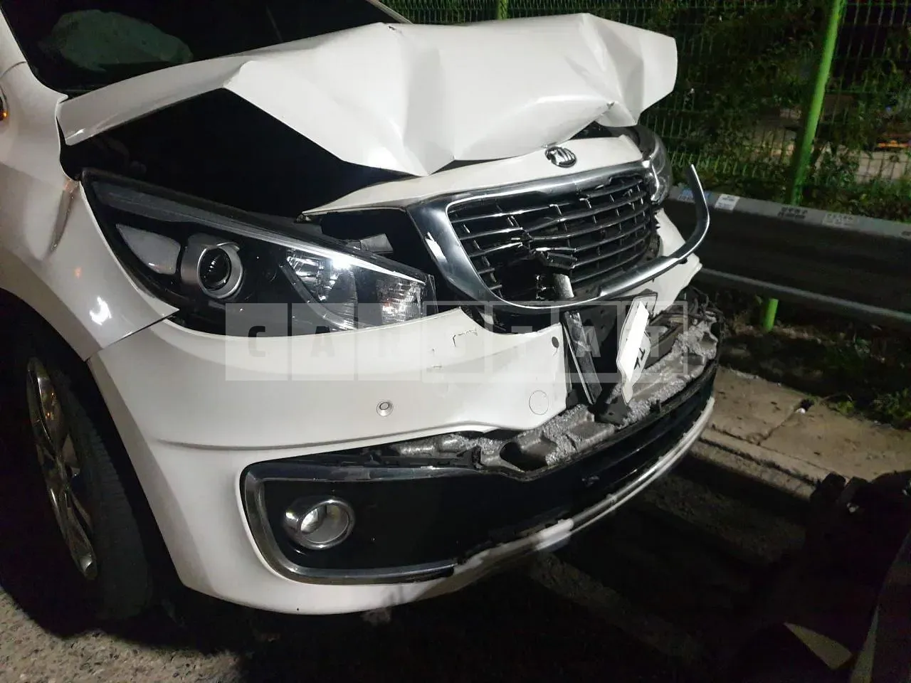 Photo 2 of 7: 2016 Kia Carnival, VIN KNAME81ABHS247808 — Korean insurance auction