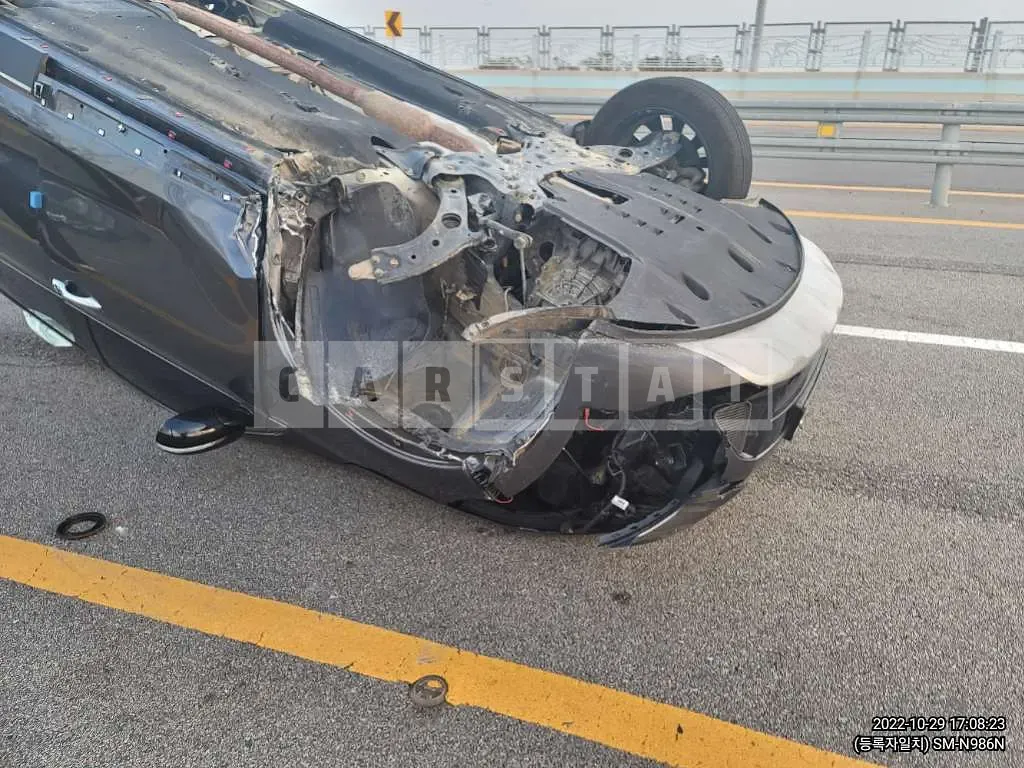 Photo 2 of 20: 2018 Kia Sorento, VIN KNAPG81BBJA466944 — Korean insurance auction