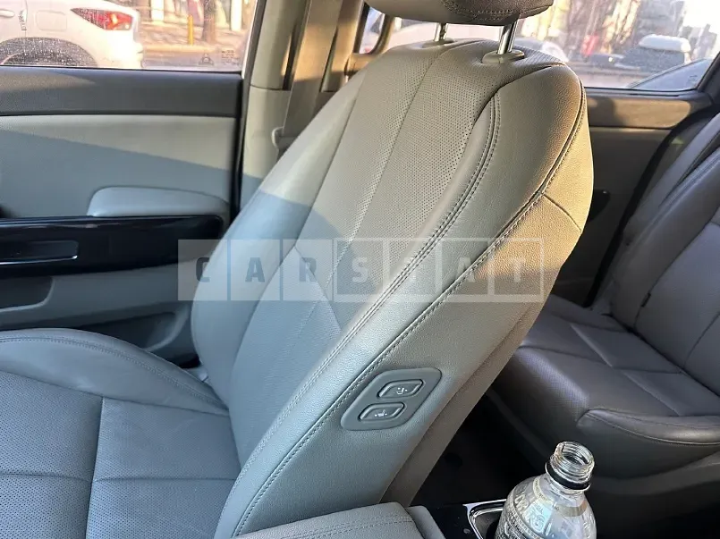 Photo 2 of 9: 2017 Kia Carnivals — Korean insurance auction
