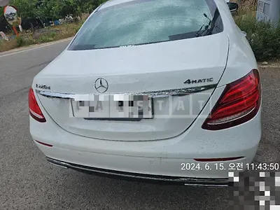 Photo 1 of 10: 2017 Mercedes-Benz E220 d — Korean insurance auction