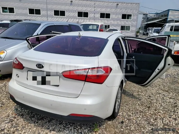 Photo 2 of 21: 2015 Kia K3 1.6, VIN KNAFX412BFA432610 — Korean insurance auction