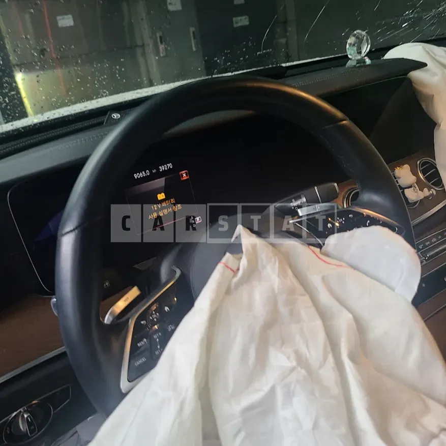 Photo 2 of 28: 2020 Mercedes-Benz E250 — Korean insurance auction
