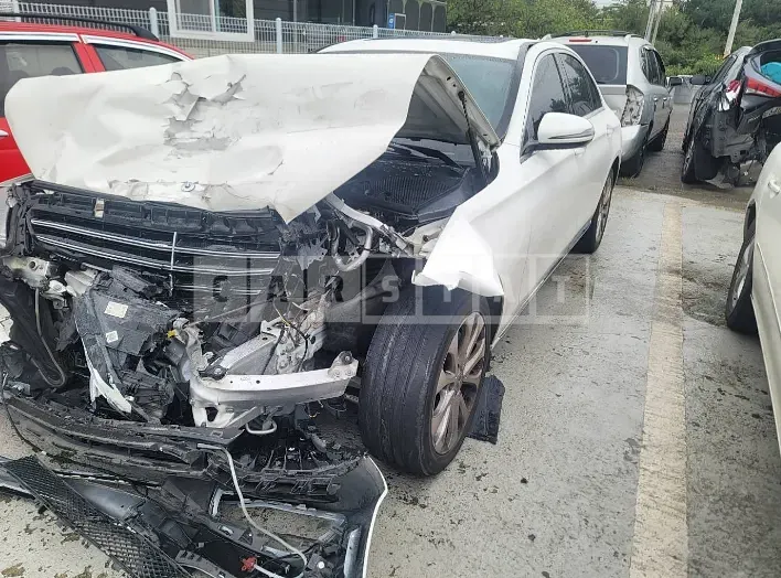 Photo 2 of 20: 2019 Mercedes-Benz E220d 4Matic, VIN WDDZF0FB7KA556775 — Korean insurance auction