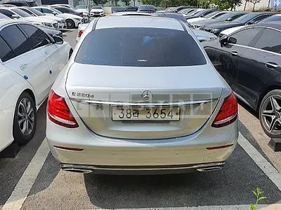 Photo 1 of 14: 2017 Mercedes-Benz E220 d 4Matic, VIN WDDZF0EB5HA225090 — Korean insurance auction