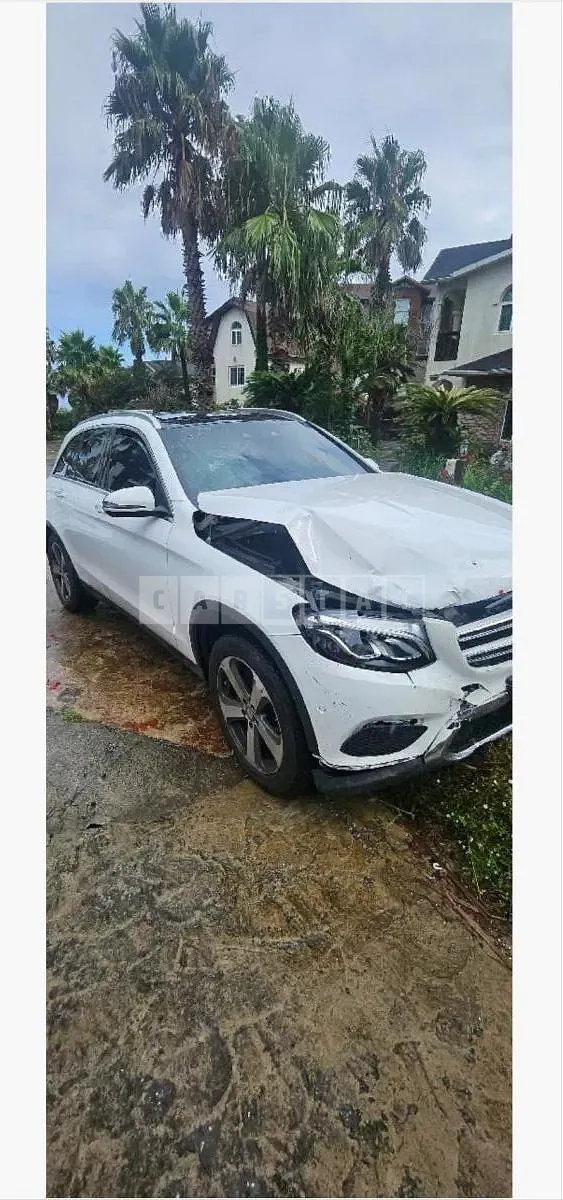 Photo 2 of 6: 2016 Mercedes-Benz GLC220 d 4Matic — Korean insurance auction