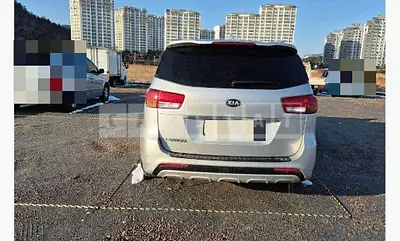 Photo 1 of 18: 2017 Kia Carnivals — Korean insurance auction