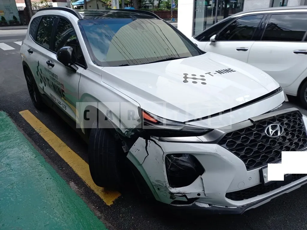 Photo 2 of 41: 2019 Hyundai Santa Fe, VIN KMHS381CDKU003486 — Korean insurance auction
