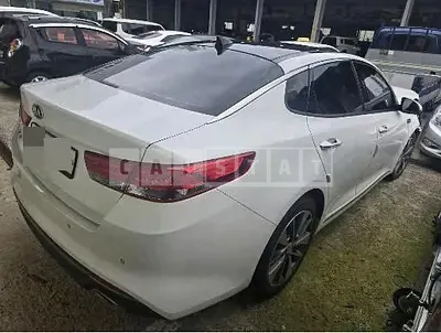 Photo 1 of 9: 2017 Kia K5 — Korean insurance auction