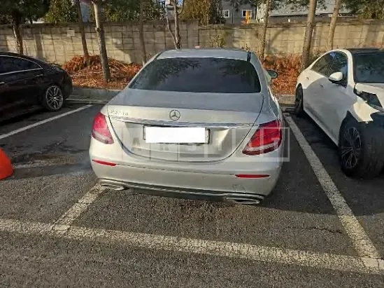 Photo 2 of 15: 2017 Mercedes-Benz E220d — Korean insurance auction