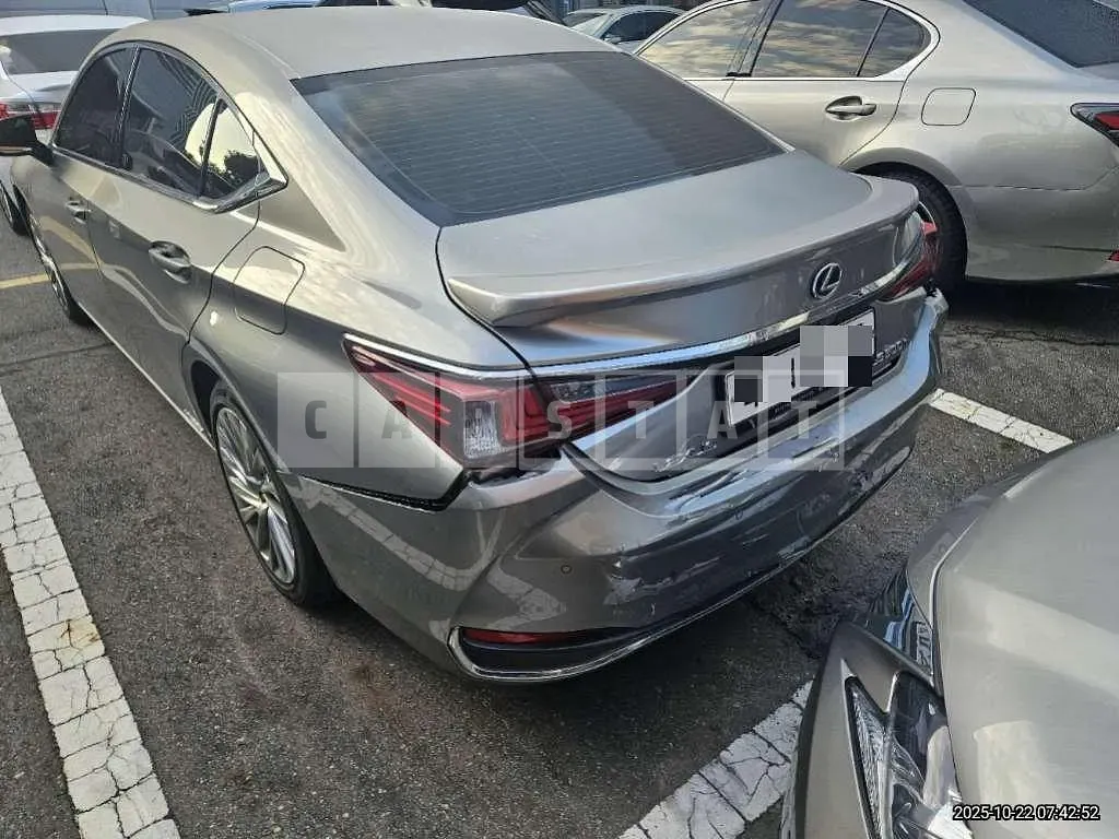 Photo 2 of 26: 2018 Lexus ES300h — Korean insurance auction