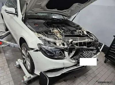 Photo 1 of 5: 2019 Mercedes-Benz E220d — Korean insurance auction