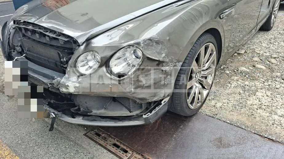 Photo 2 of 25: 2015 Bentley Flying Spur W12 — Korean insurance auction