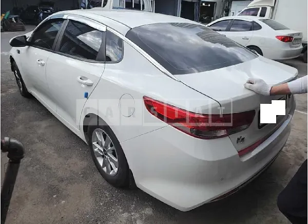 Photo 2 of 10: 2017 Kia K5 — Korean insurance auction