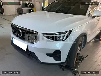 2022 Volvo XC40B4