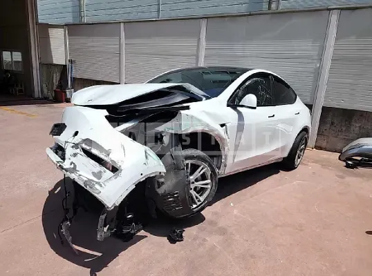 Photo 2 of 35: 2021 Tesla Model Y LongRange, VIN 5YJYGDEE1MF225416 — Korean insurance auction