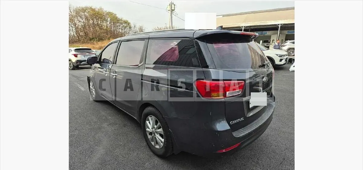Photo 2 of 5: 2016 Kia Carnivals — Korean insurance auction