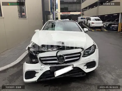 Photo 1 of 18: 2017 Mercedes-Benz E350d, VIN WDDZF3DB6HA253810 — Korean insurance auction