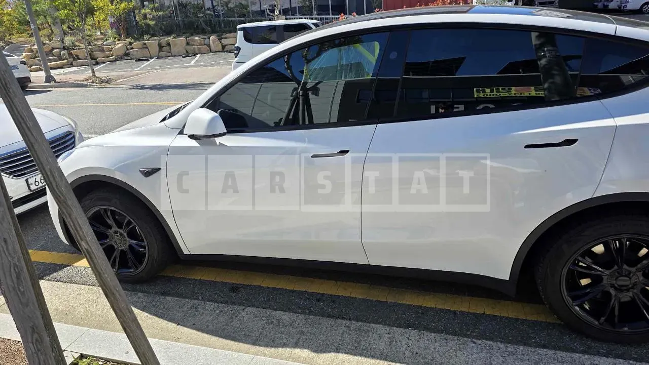 Photo 2 of 23: 2024 Tesla Model Y RWD, VIN LRWYGCFS5RC798965 — Korean insurance auction