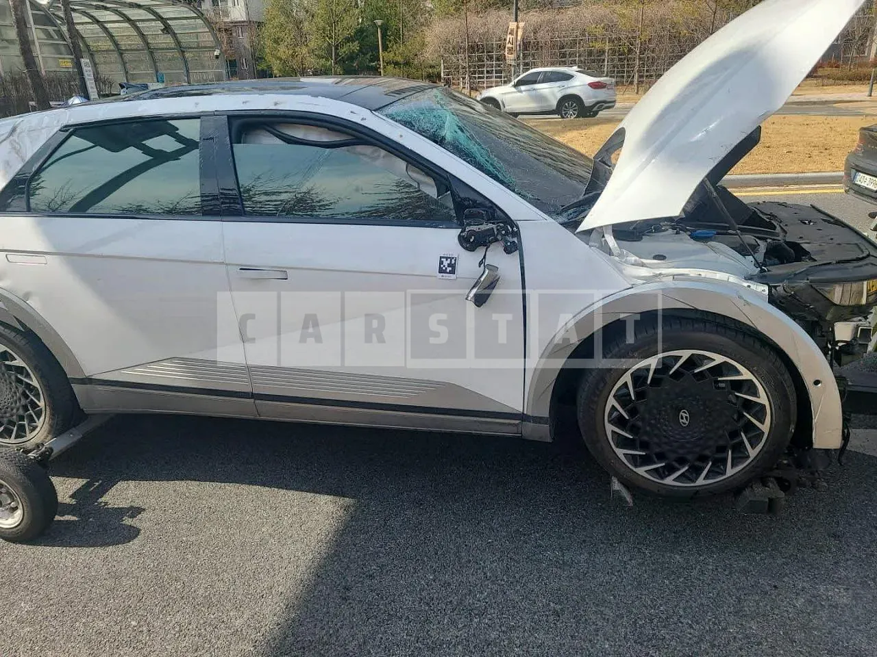 Photo 2 of 31: 2022 Hyundai IONIQ 5, VIN KMHKR81FPPU144361 — Korean insurance auction