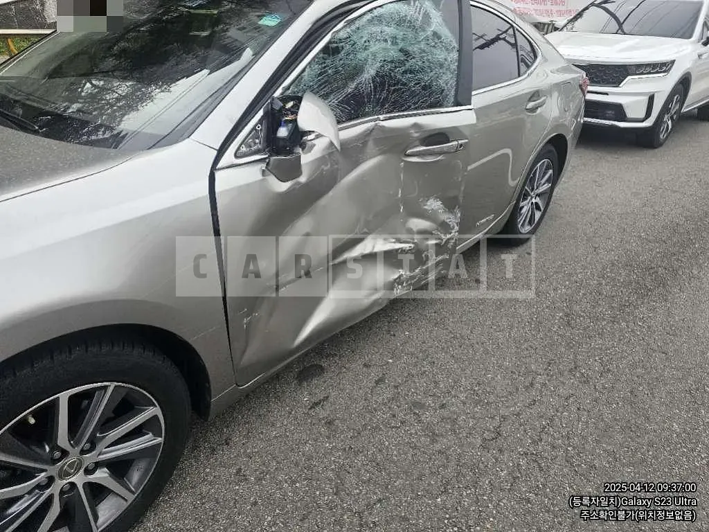 Photo 2 of 12: 2016 Lexus ES300h — Korean insurance auction