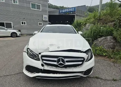 Photo 1 of 11: 2017 Mercedes-Benz E 200 — Korean insurance auction