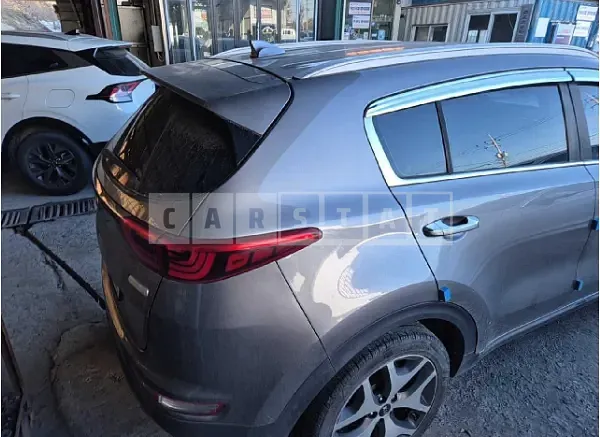 Photo 2 of 10: 2018 Kia Sportage — Korean insurance auction