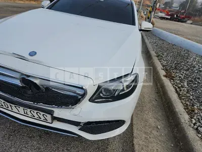 Photo 1 of 5: 2017 Mercedes-Benz E300 4Matic, VIN WDDZF4KB9HA098713 — Korean insurance auction