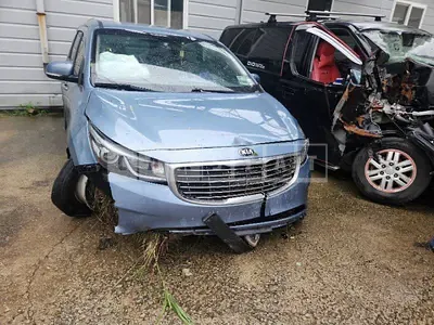 Photo 1 of 12: 2015 Kia Carnivals — Korean insurance auction