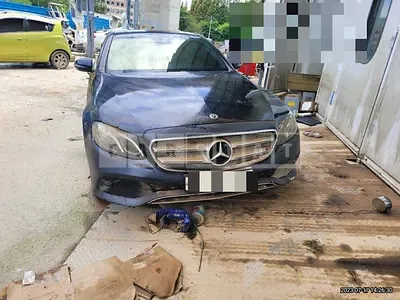 Photo 1 of 15: 2019 Mercedes-Benz E300, VIN WDDZF4JB2KA699325 — Korean insurance auction