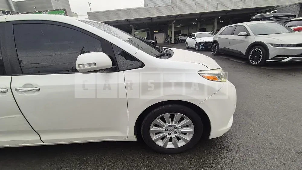 Photo 2 of 22: 2015 Toyota Siena 2WD, VIN 5TDYK3DC9FS634786 — Korean insurance auction
