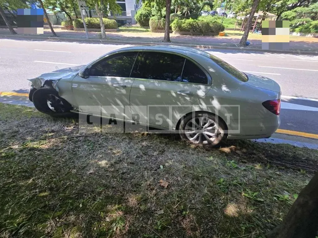 Photo 2 of 7: 2017 Mercedes-Benz E220 d — Korean insurance auction