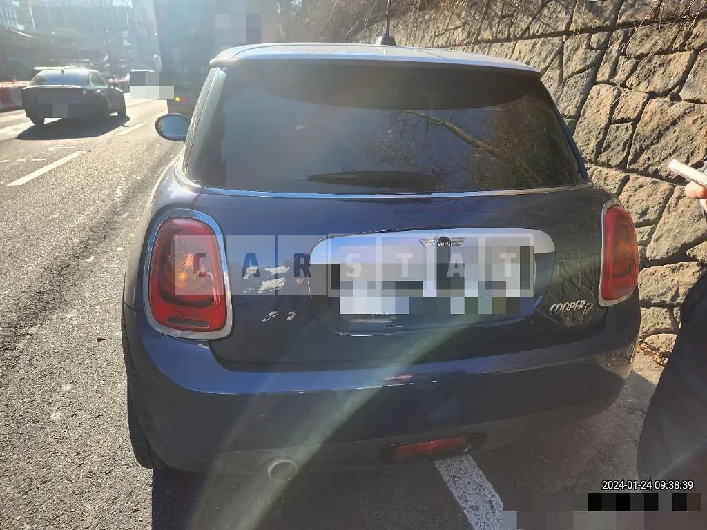 Photo 2 of 15: 2015 MINI Cooper D, VIN WMWXN3105F3A64476 — Korean insurance auction