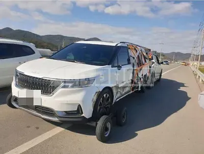 Photo 1 of 5: 2023 Kia Carnivals — Korean insurance auction