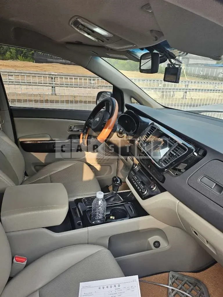 Photo 2 of 7: 2015 Kia Carnivals — Korean insurance auction