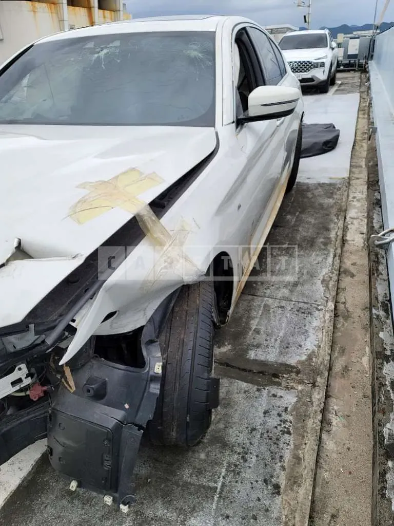 Photo 2 of 21: 2018 BMW 530i xDrive, VIN WBAJD9102JWC11825 — Korean insurance auction