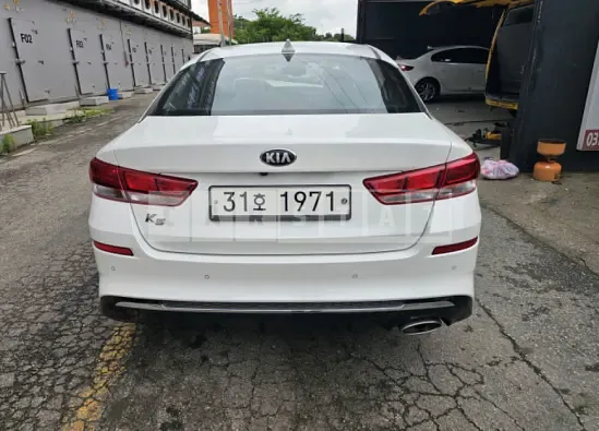 Photo 2 of 10: 2019 Kia K5 — Korean insurance auction