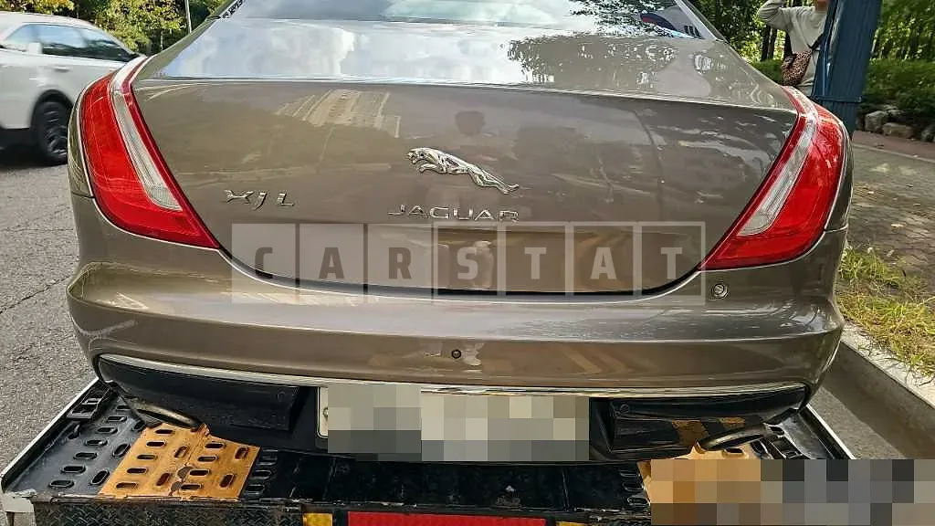 Photo 2 of 115: 2017 Jaguar XJ 3.0d — Korean insurance auction