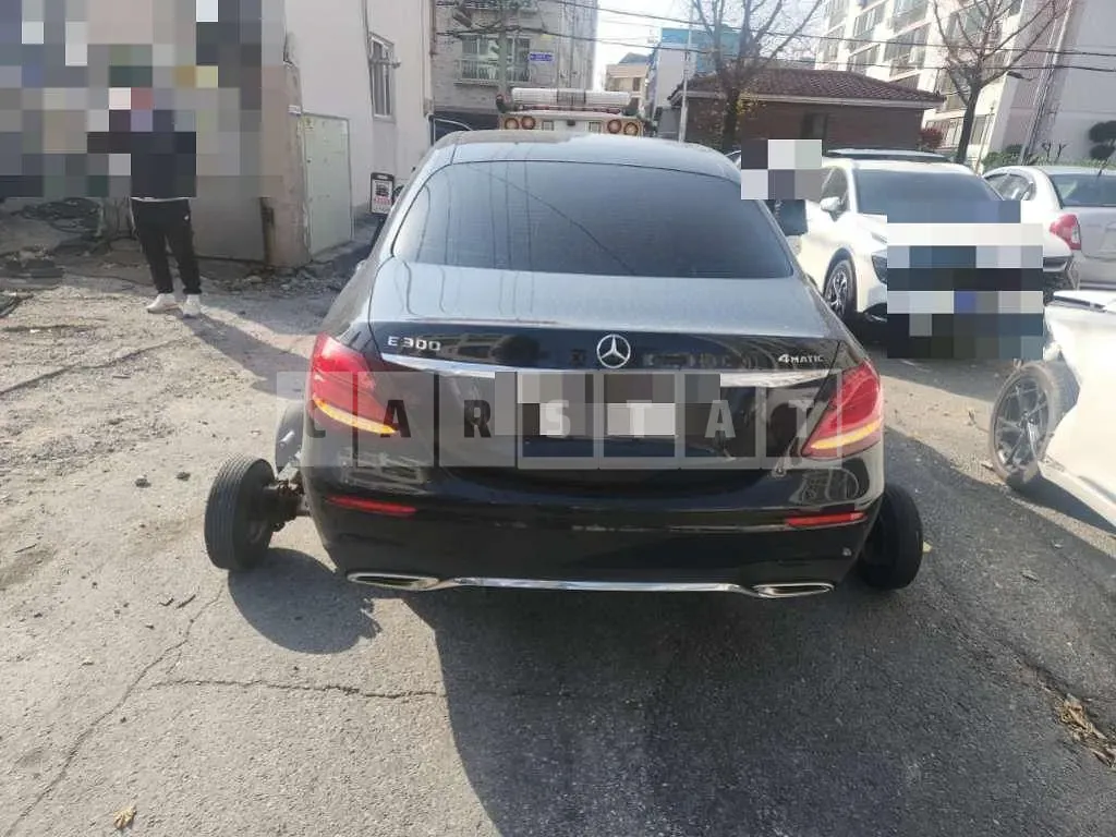 Photo 2 of 6: 2020 Mercedes-Benz E300 4Matic — Korean insurance auction