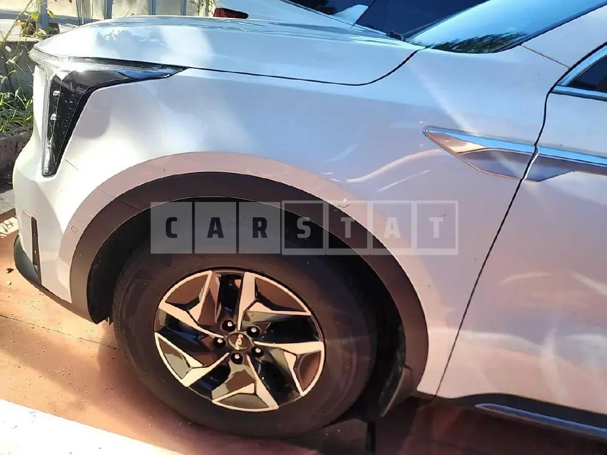 Photo 2 of 18: 2023 Kia Sorento Hybrid — Korean insurance auction