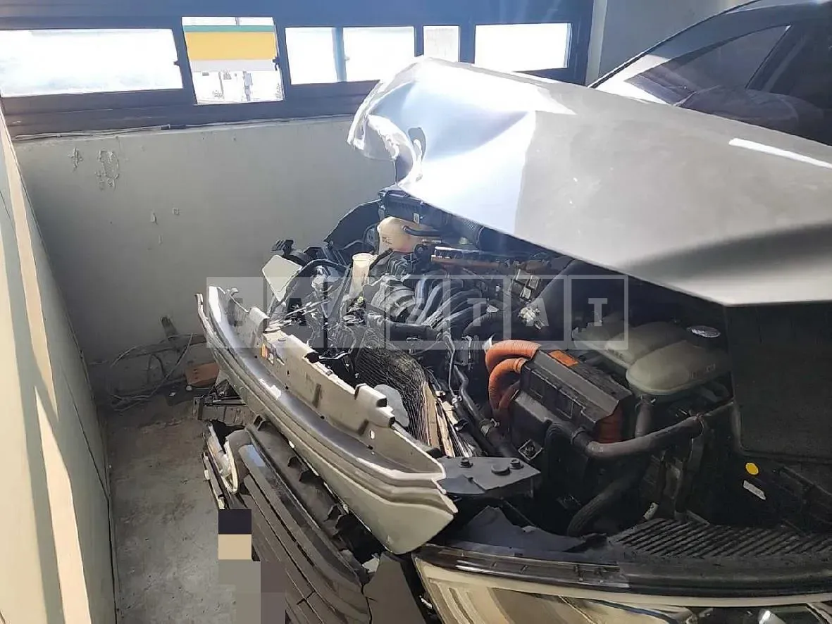 Photo 2 of 10: 2016 Hyundai IONIQ Hybrid, VIN KMHC851CGGU001559 — Korean insurance auction