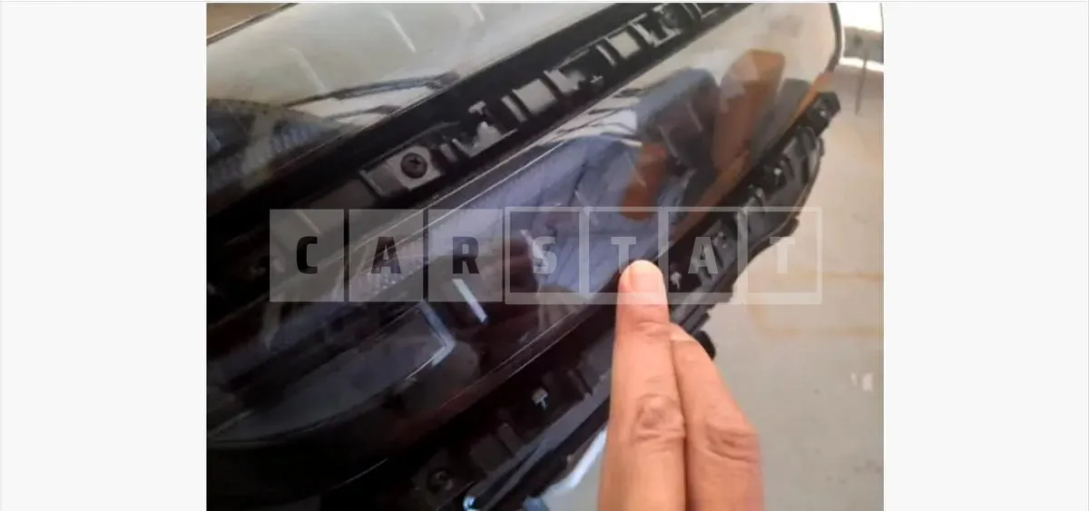 Photo 3 of 3: 2025 Genesis (parts) GV70 Headlamp — Korean insurance auction