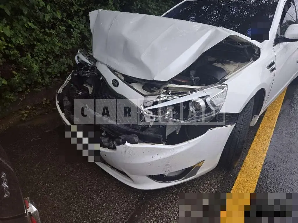 Photo 2 of 4: 2015 Kia K7 — Korean insurance auction