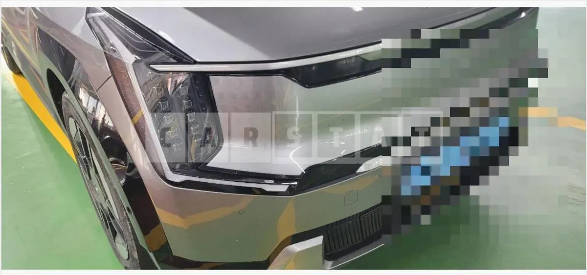Photo 2 of 4: 2023 Kia (parts) EV9 Electric Car Earth 4WD R Headlamp — Korean insurance auction