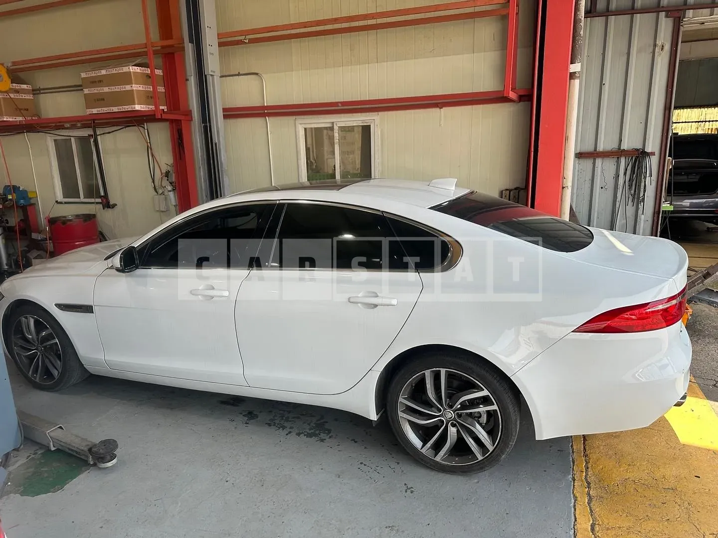 Photo 2 of 13: 2017 Jaguar XF (2nd Gen) 2.0 20d AWD Prestige — Korean insurance auction