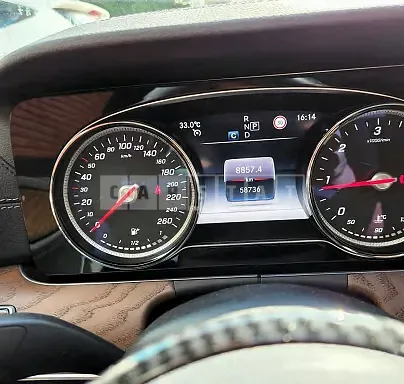 Photo 2 of 12: 2019 Mercedes-Benz E220d 4Matic, VIN WDDZF0FB5KA668376 — Korean insurance auction
