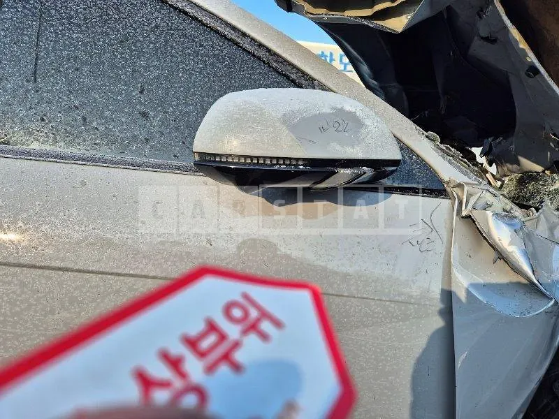 Photo 2 of 43: 2022 Hyundai Modern Ionic 5 — Korean insurance auction