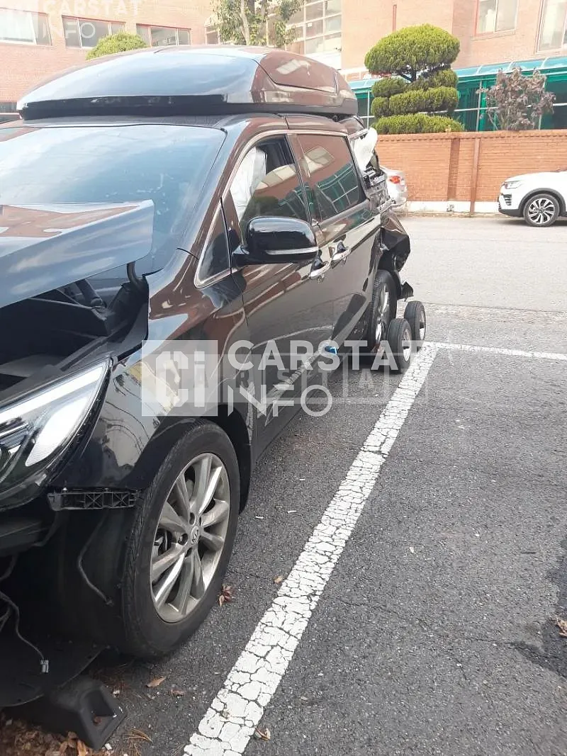 Photo 2 of 15: 2020 Kia Carnival, VIN KNAME81ABLS663689 — Korean insurance auction