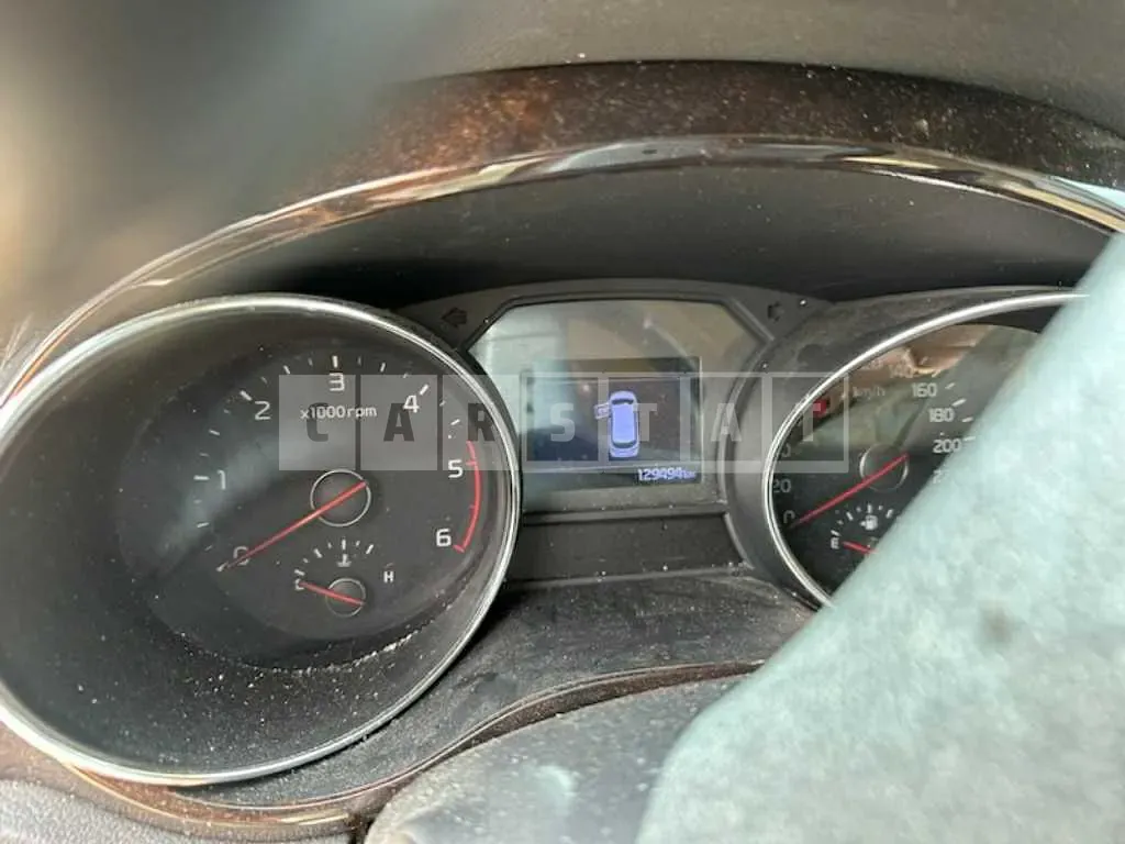 Photo 2 of 4: 2020 Kia Carnival — Korean insurance auction