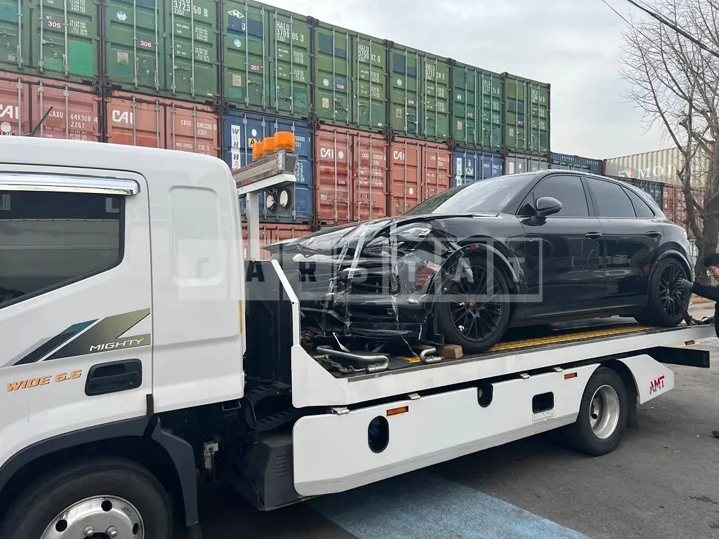 Photo 2 of 12: 2019 Porsche Cayenne, VIN WP1AA29Y5KDA37643 — Korean insurance auction
